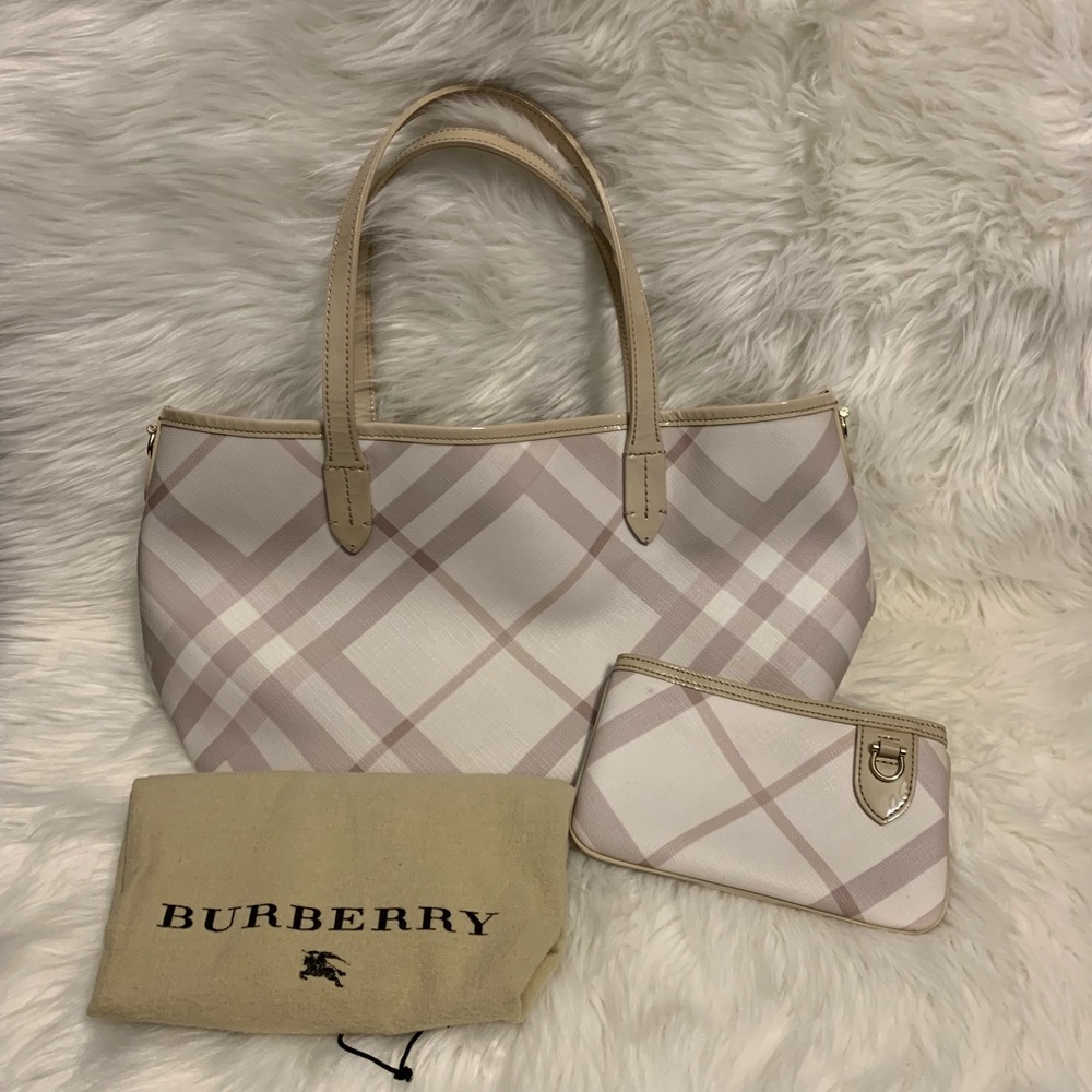COPY - Burberry tote with pouch